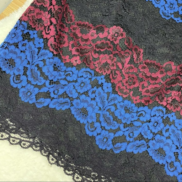 Karl Lagerfeld Paris Lace Pencil Skirt Size 4 - Picture 2 of 8